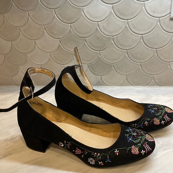 Chinese Landry Black Embroidered low heel Size 8 - Picture 4 of 5